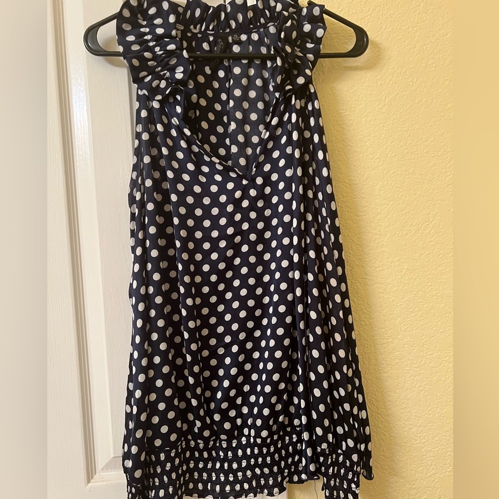 Sleeveless top with white dots.